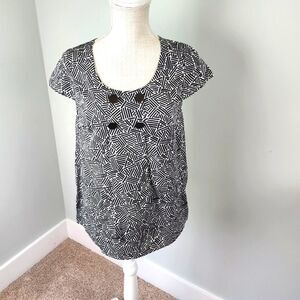 Loft Women's Capped Sleeve Cotton Scoop Neck With Button Detail Top Size Small